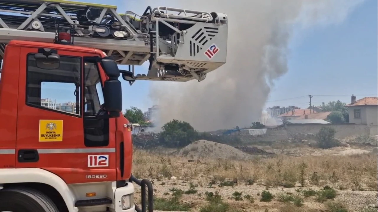 Konya’da metruk binada yangın paniği
