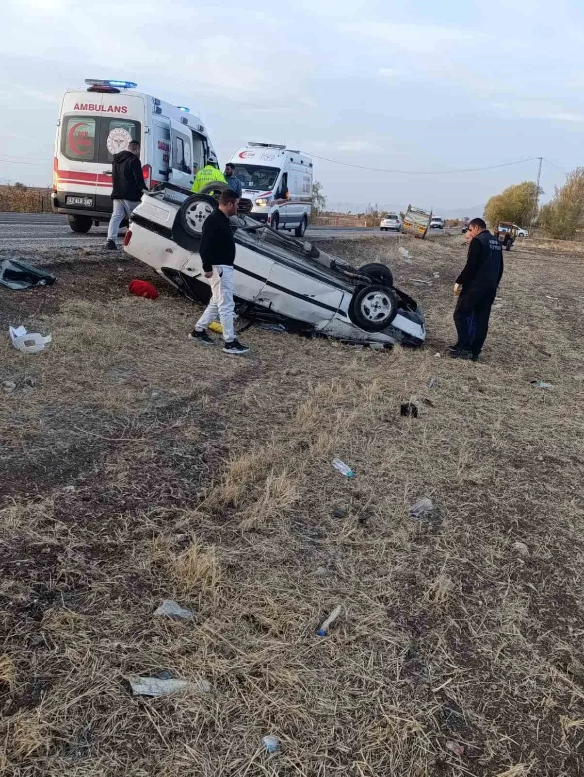 Konya’da otomobil araziye devrildi: 5 yaralı
