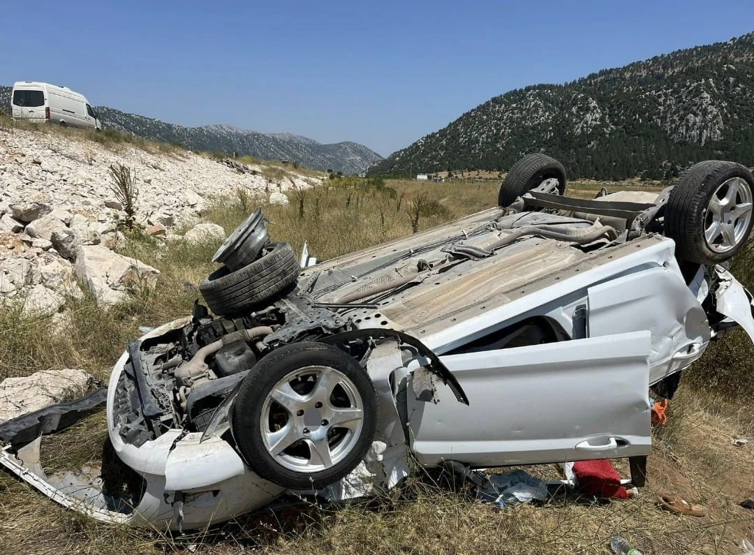 Konya’da otomobil şarampole devrildi: 5 yaralı

