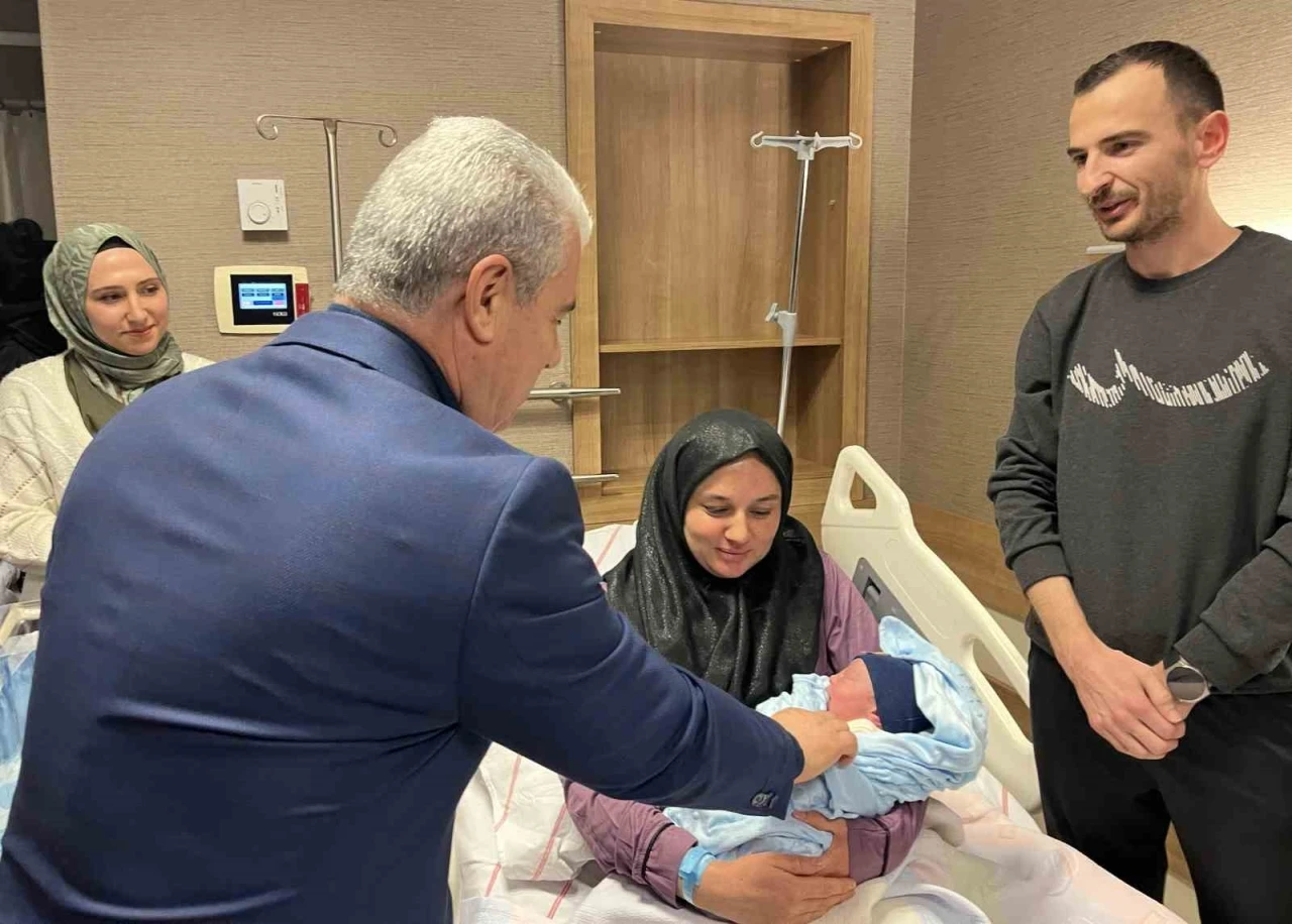 Konya&rsquo;da yeni yılın ilk bebeği Alparslan bebek oldu
