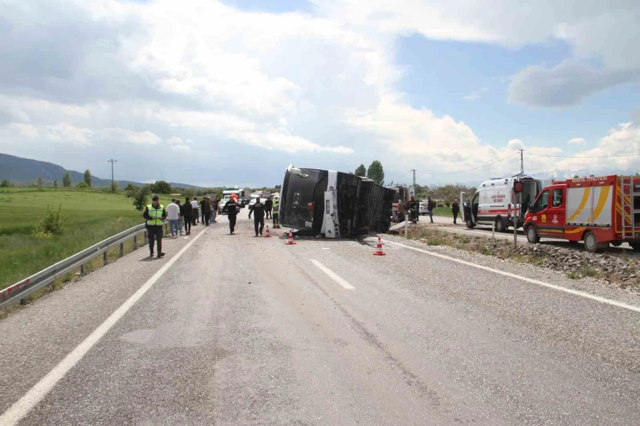 Konya’da yolcu otobüsü devrildi: 13 yaralı
