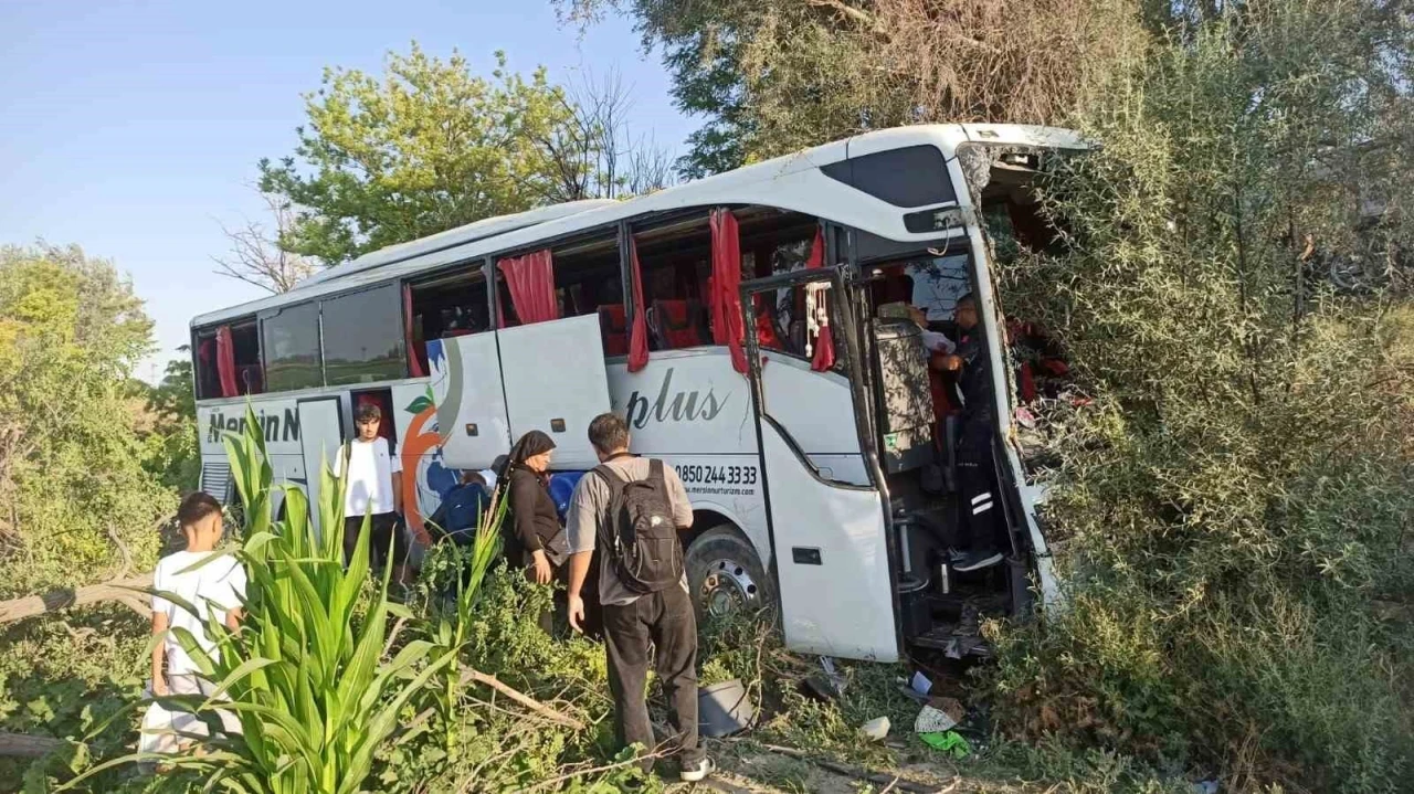 Konya’da yolcu otobüsü yoldan çıkarak ağaçlara çarptı: 7 yaralı