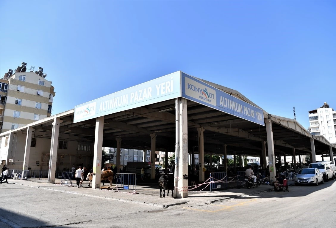 Konyaaltı’ndan iki noktada kurban kesim desteği
