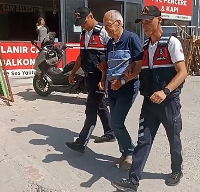 Kooperatif başkanının g&ouml;zaltına alındığı operasyonun g&ouml;r&uuml;nt&uuml;lere ortaya &ccedil;ıktı
