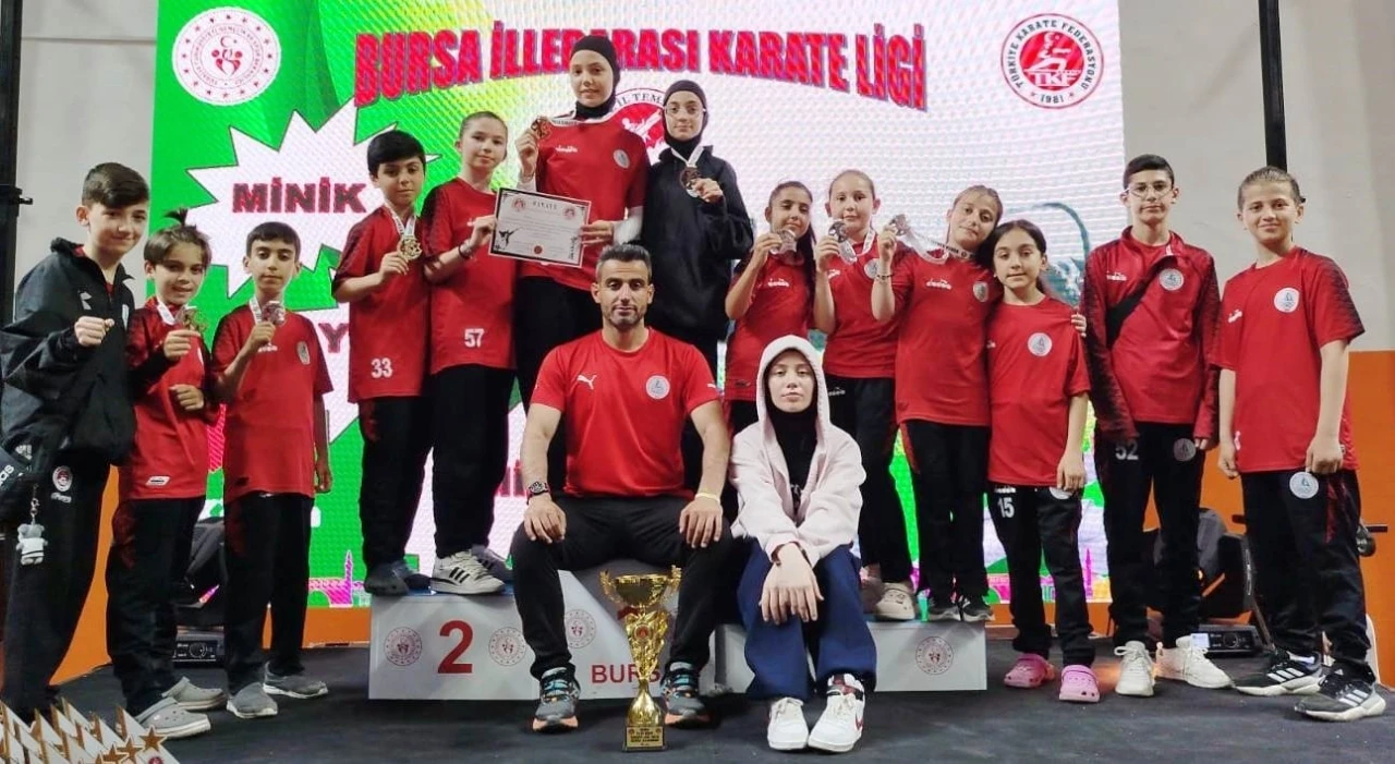 Körfezli karateciler Bursa’dan 9 madalya ile döndü

