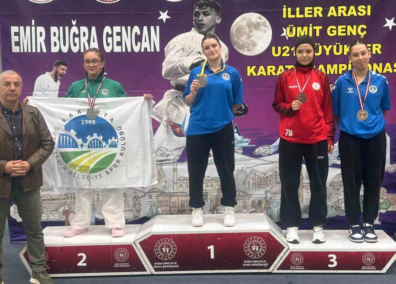 Körfezli karateciler Bursa’dan madalyayla döndü
