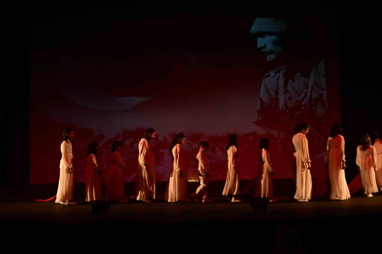 Koruma altındaki &ccedil;ocuklardan duygulandıran performans: "Harman yeri 1915" Erzurum&rsquo;da sahnelendi
