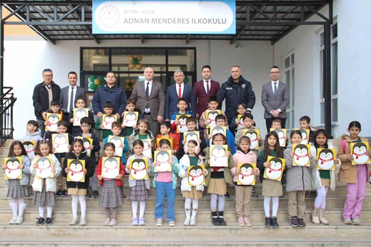 K&ouml;şk&rsquo;te &ouml;ğrencilerin yarıyıl karnelerini Kaymakam Taş verdi
