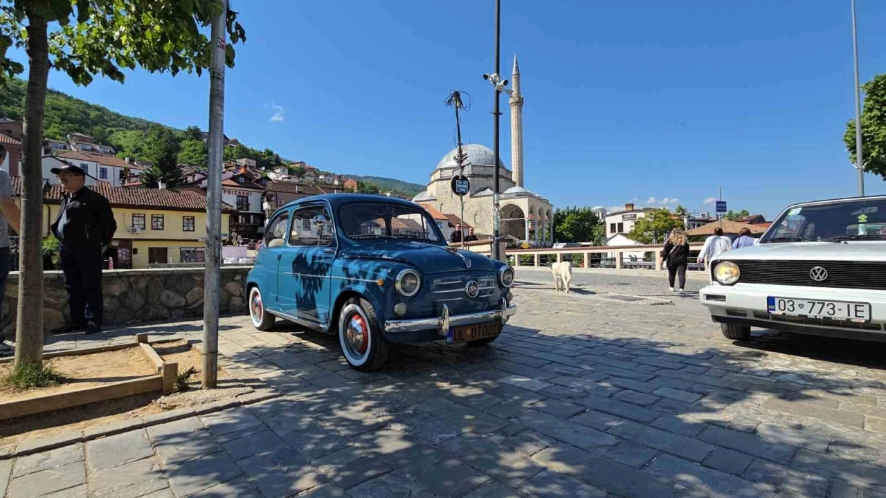 Kosova’da klasik otomobil festivaline büyük ilgi
