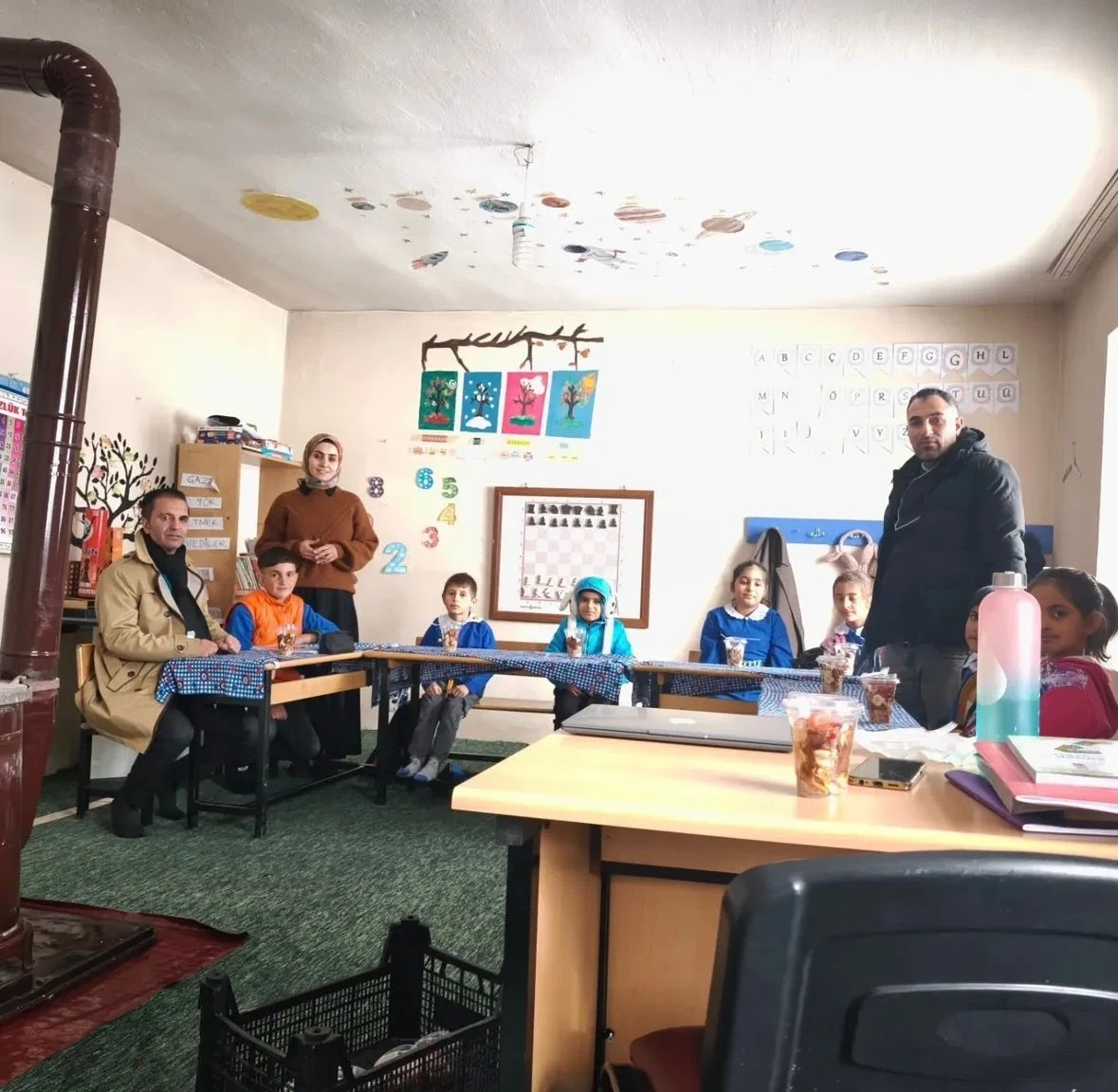 K&ouml;y okulu &ouml;ğrencilerine waffle s&uuml;rprizi
