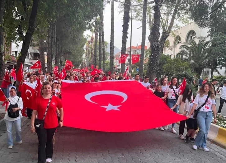 Köyceğiz’de 19 Mayıs coşkusu gençlik yürüyüşü ve Kolpa konseri ile devam etti
