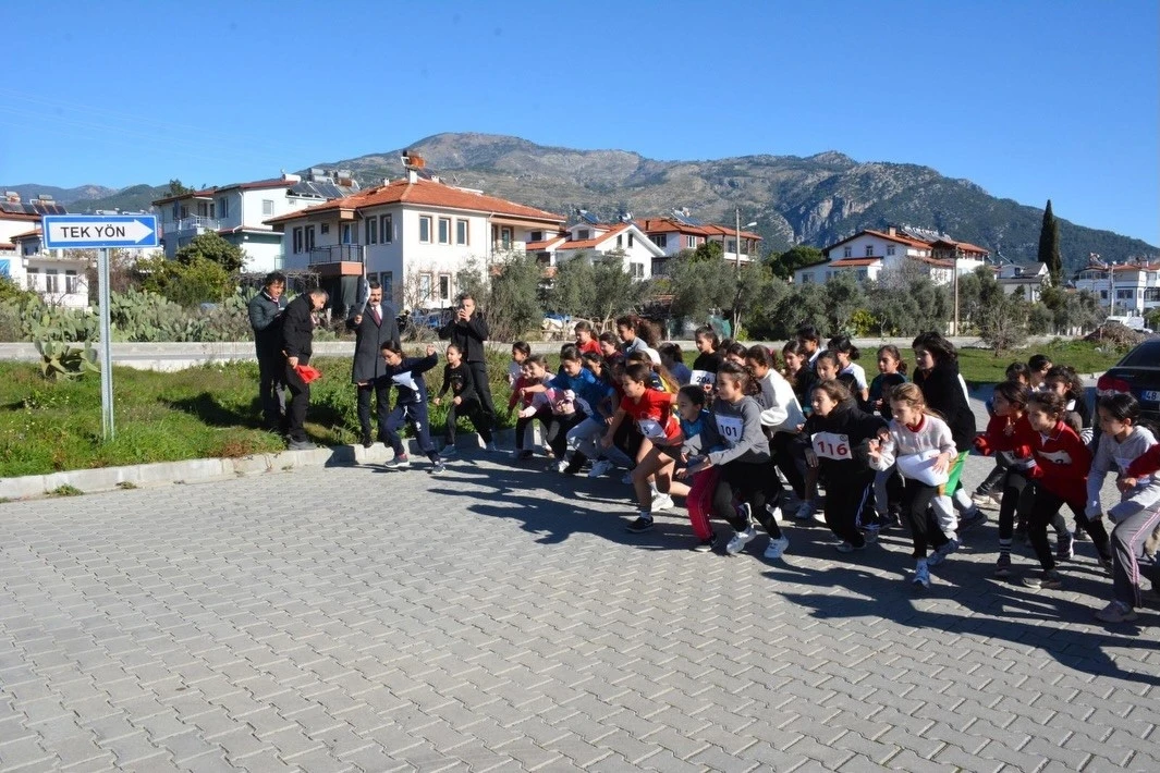 K&ouml;yceğiz&rsquo;de Atat&uuml;rk yol koşusu yapıldı
