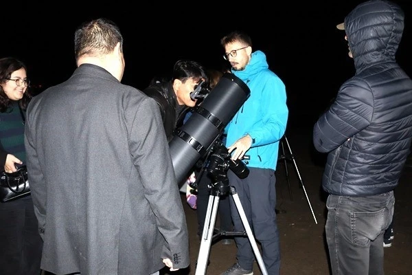 K&ouml;yceğiz&rsquo;de &ouml;ğrenciler Ay&rsquo;ı teleskopla inceledi
