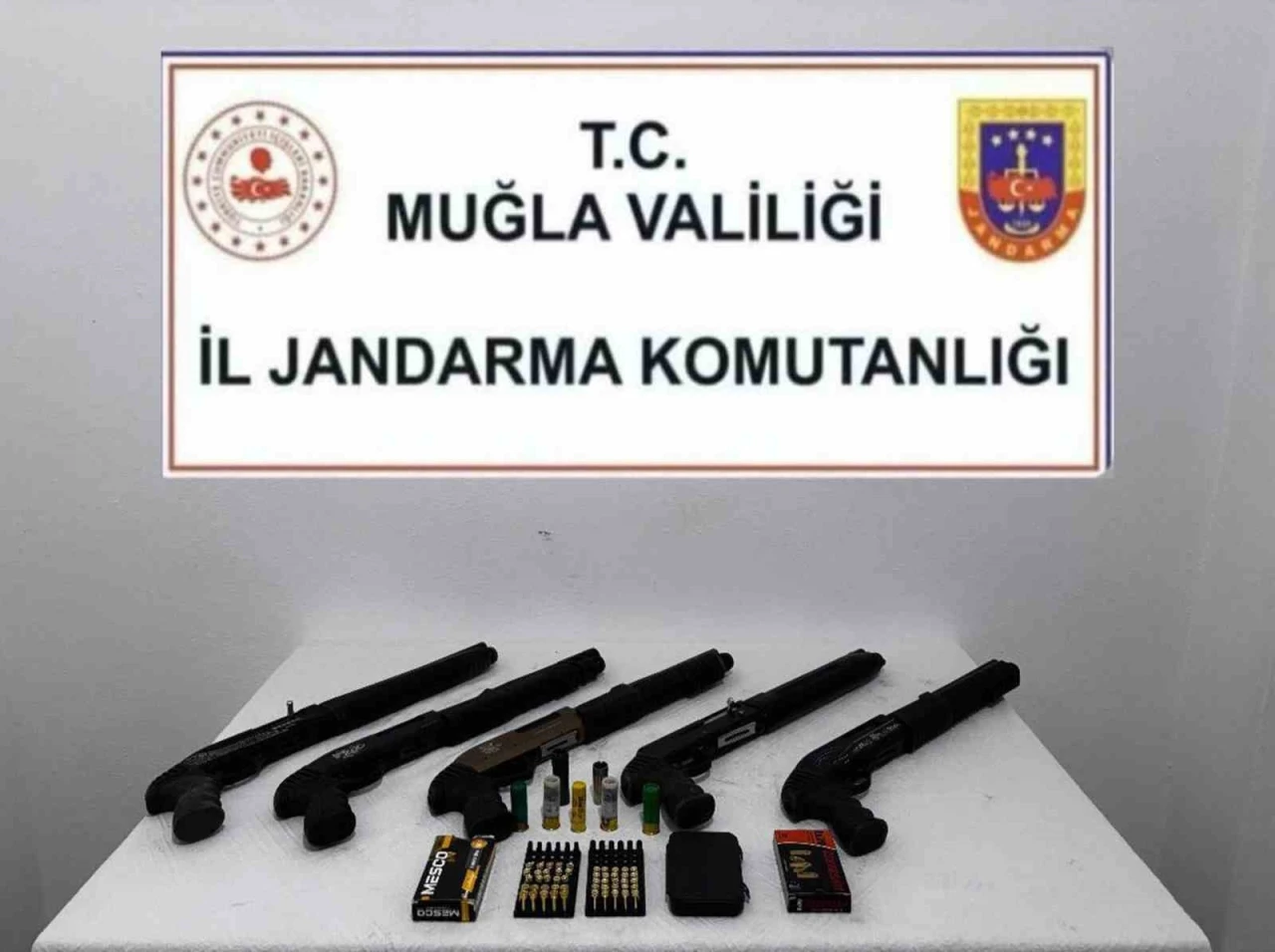 Köyceğiz’de ruhsatsız pompalı tüfekler ele geçirildi
