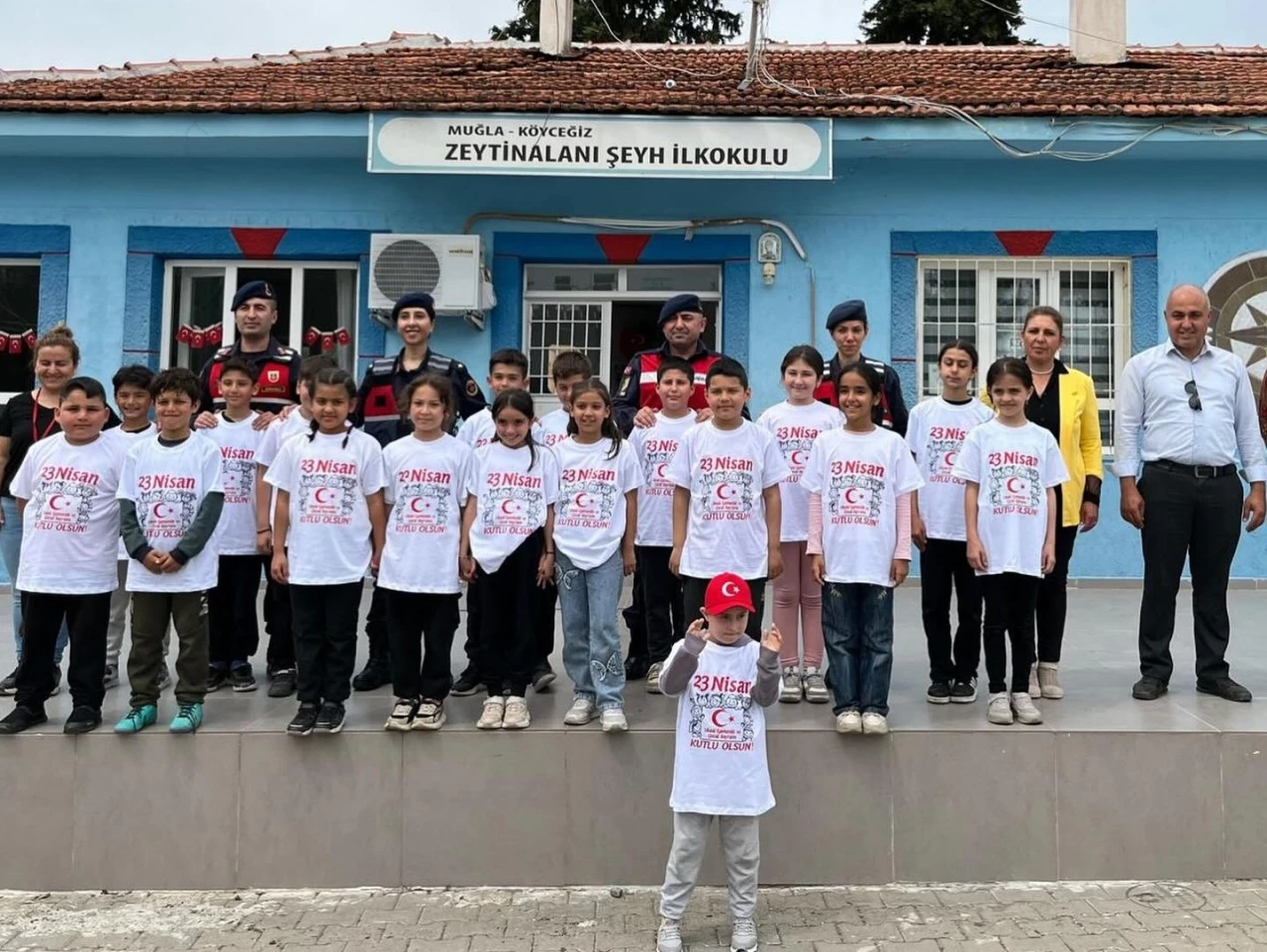 JANDARMA'DAN ÖĞRENCİLERE MORAL ZİYARETİ