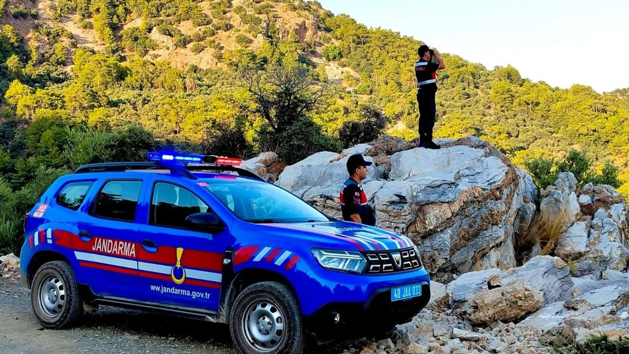 JANDARMA, KÖYCEĞİZ'DE YANGINLARA KARŞI VATANDAŞLARI UYARIYOR