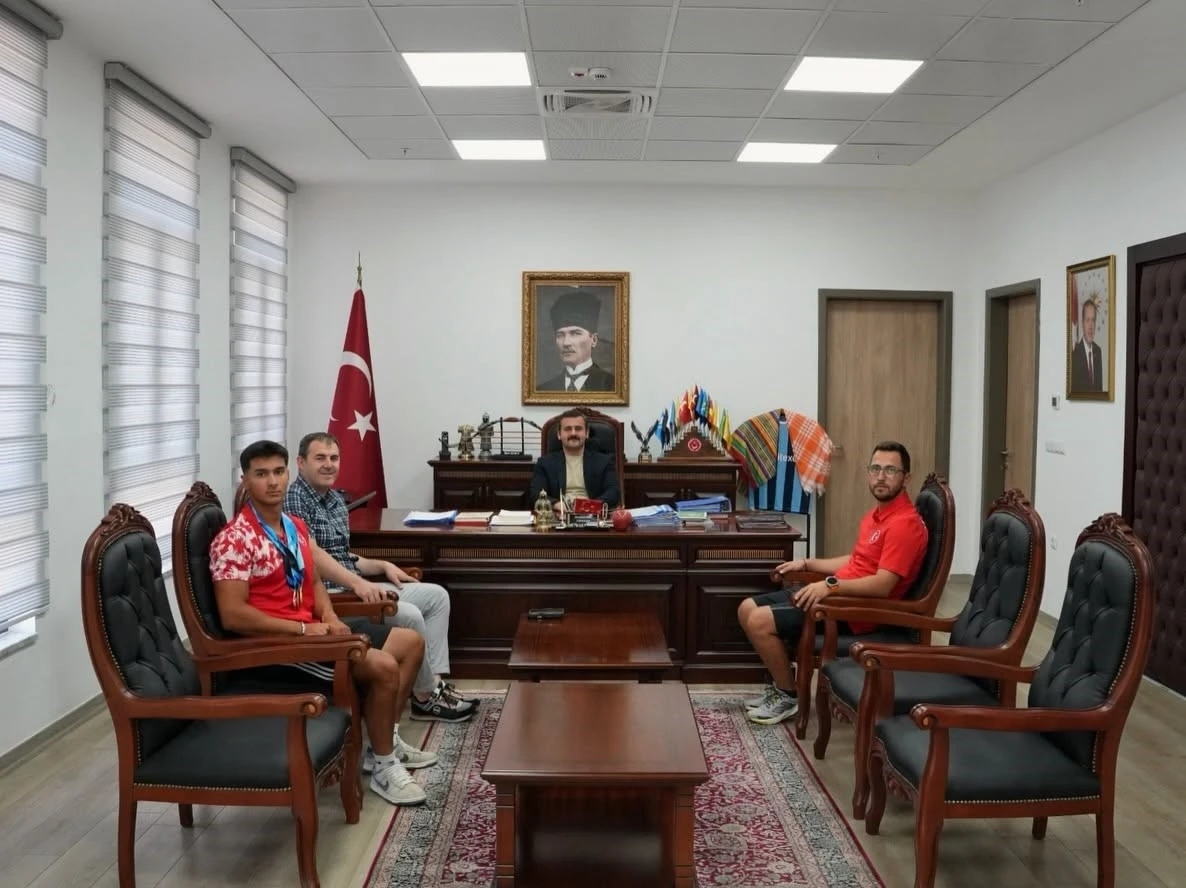 K&ouml;yceğiz Kaymakamı Kumcu, D&uuml;nya Şampiyonu Karahan&rsquo;ı ağırladı
