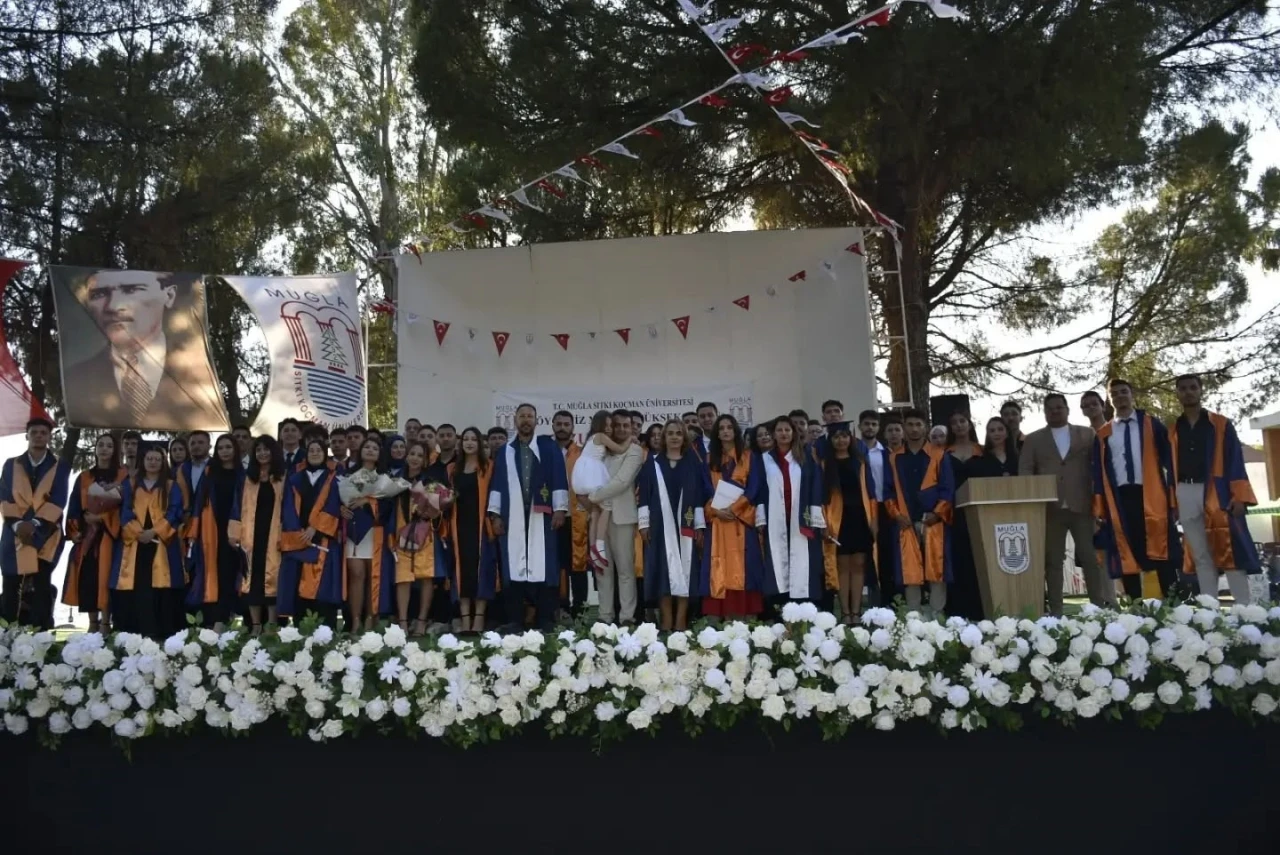K&ouml;yceğiz Meslek Y&uuml;ksekokulu&rsquo;nda mezuniyet t&ouml;reni yapıldı
