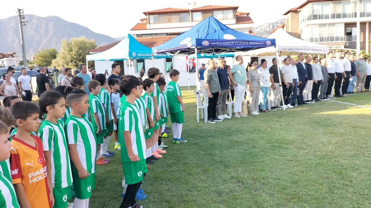K&Ouml;YCEĞİZ MUĞLASPOR FUTBOL OKULU T&Ouml;RENLE A&Ccedil;ILDI