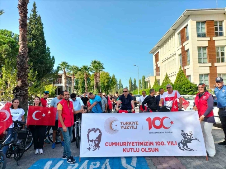 K&ouml;yceğizli bisiklet&ccedil;iler Cumhuriyet&rsquo;in 100. Yılı i&ccedil;in pedalladı
