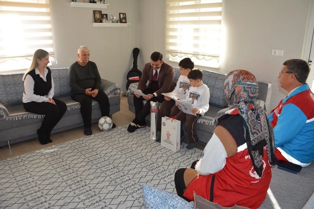 K&ouml;yceğizli şehit &ccedil;ocuklarını, Bakan G&ouml;ktaş unutmadı
