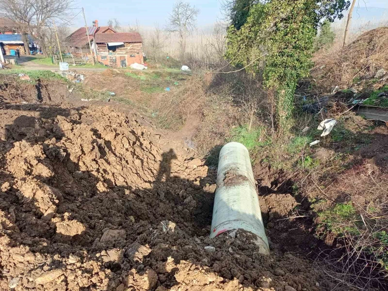 K&ouml;ylerde alt yapı &ccedil;alışmaları s&uuml;r&uuml;yor
