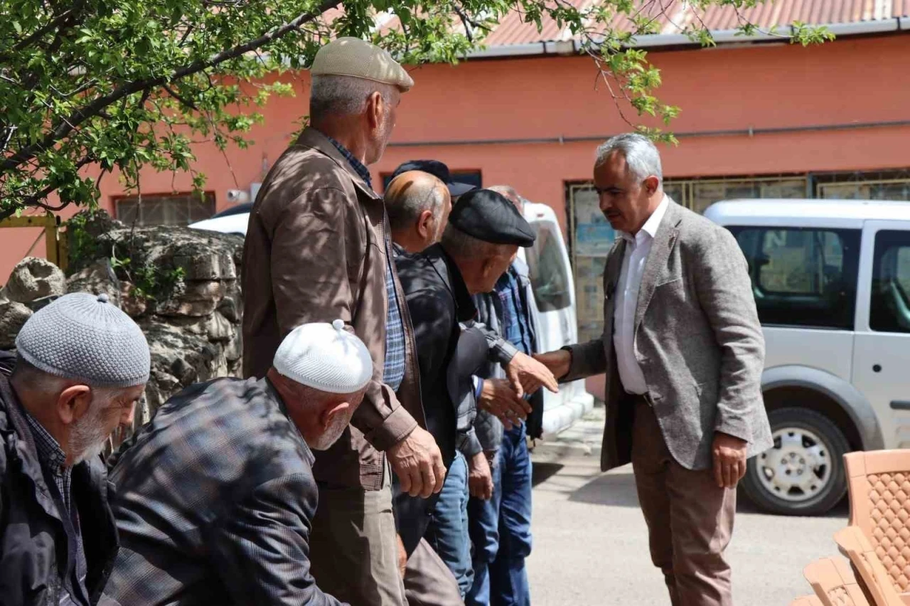 Köylüler, belediye başkanından tandır istedi
