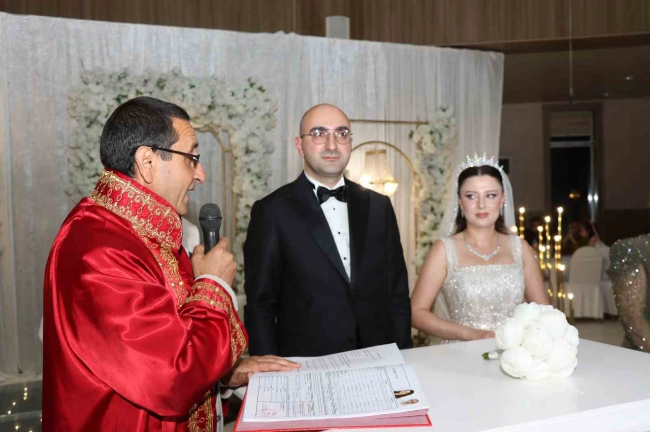 Koyulhisar Kaymakamı Ferhat Salih Ceylan, Oltu’da dünyaevine girdi
