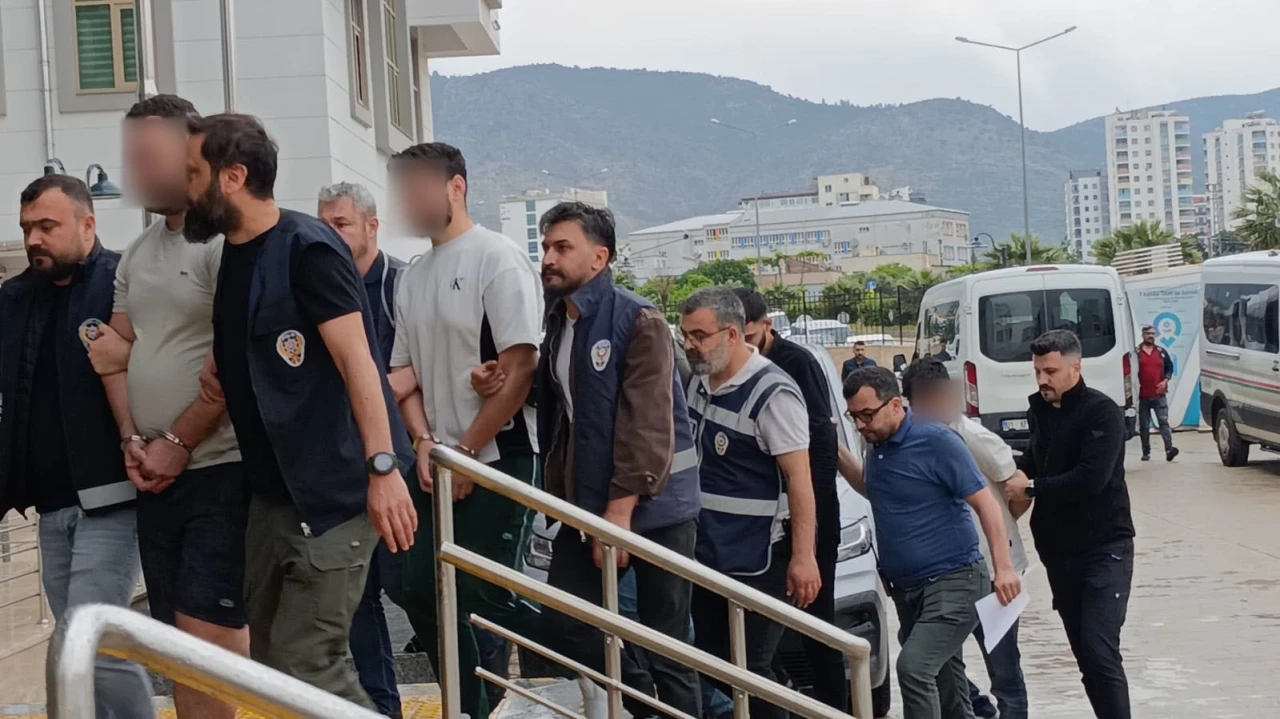 Kozan&rsquo;da 5 cinayet ş&uuml;phelisi adliyeye sevk edildi
