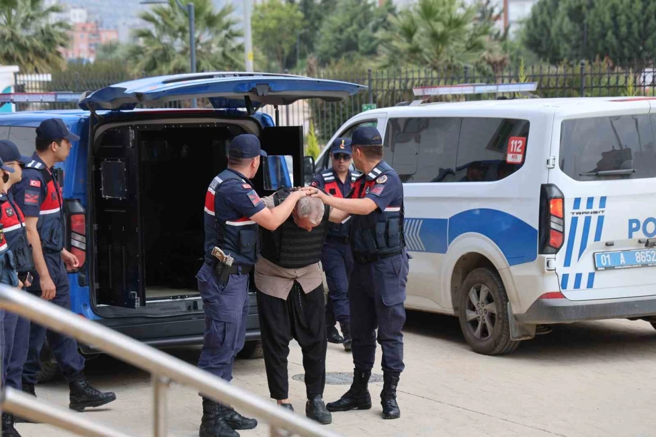 Kozan&rsquo;da baba ve oğlunu &ouml;ld&uuml;ren zanlı tutuklandı

