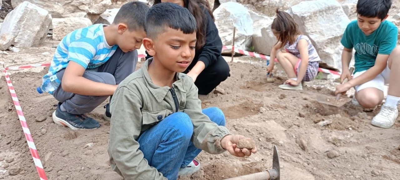 Minik Arkeologlar İş Başında