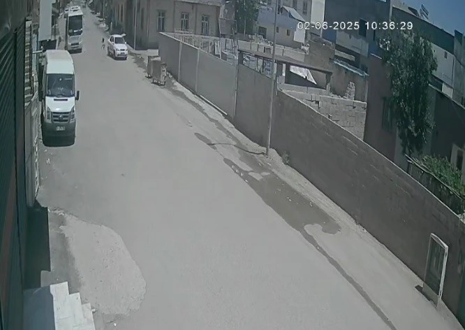 Küçük çocuğa çarpan vicdansız sürücü olay yerinden kaçtı
