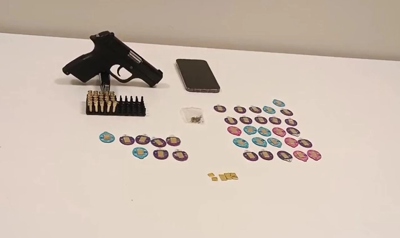 K&uuml;&ccedil;&uuml;k&ccedil;ekmece&rsquo;de bir kuyumcuya sahte altın satan şahıslar yakalandı
