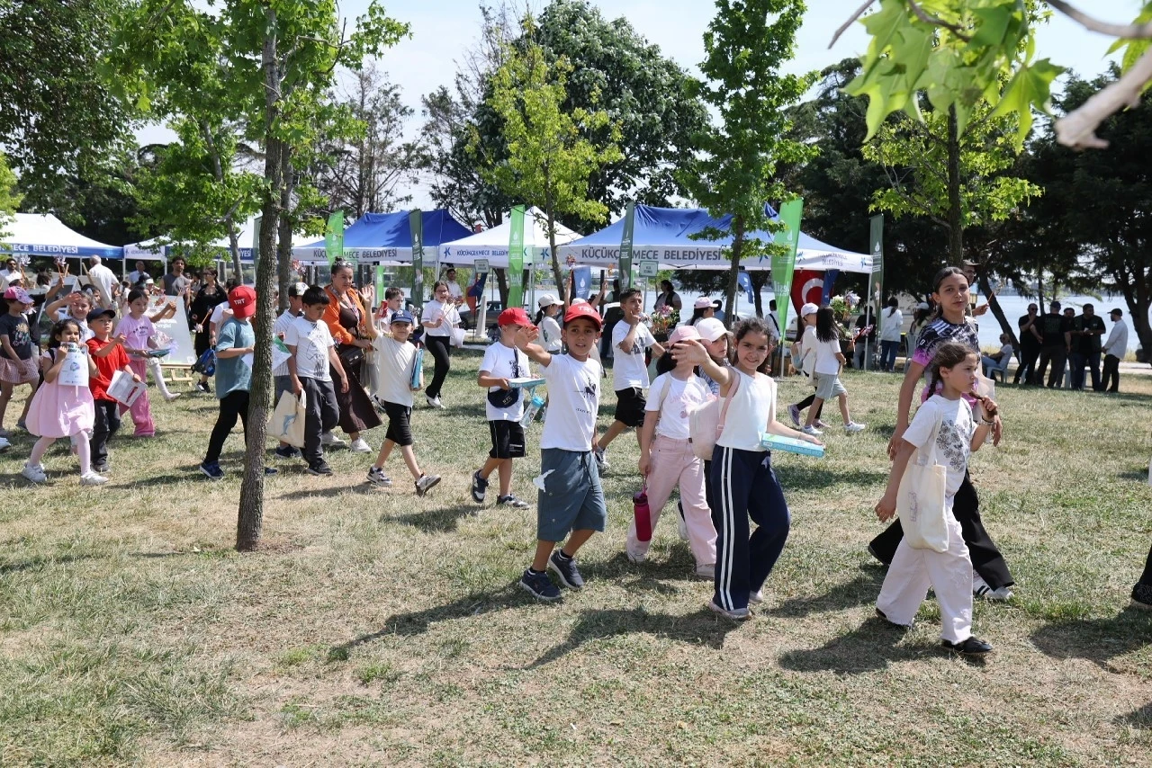 K&uuml;&ccedil;&uuml;k&ccedil;ekmece&rsquo;de D&uuml;nya &Ccedil;evre G&uuml;n&uuml;&rsquo;nde at&ouml;lyelerle farkındalık oluşturuldu
