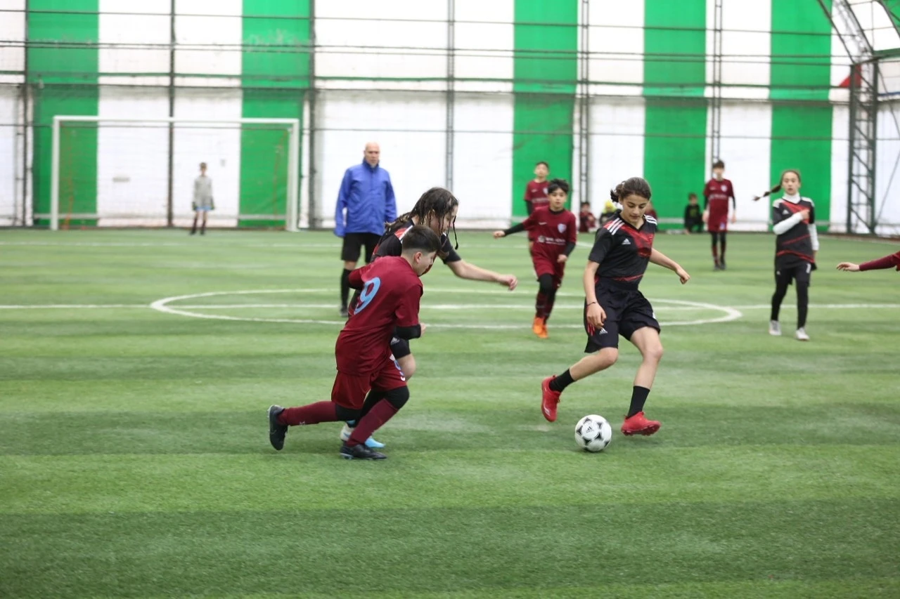 K&uuml;&ccedil;&uuml;k&ccedil;ekmece&rsquo;de &uuml;cretsiz yaz spor okulları başladı
