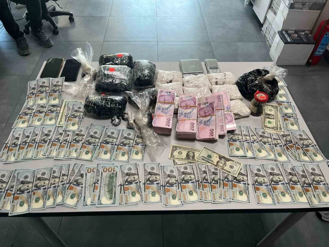 Küçükçekmece’de uyuşturucu madde operasyonu: 1 gözaltı
