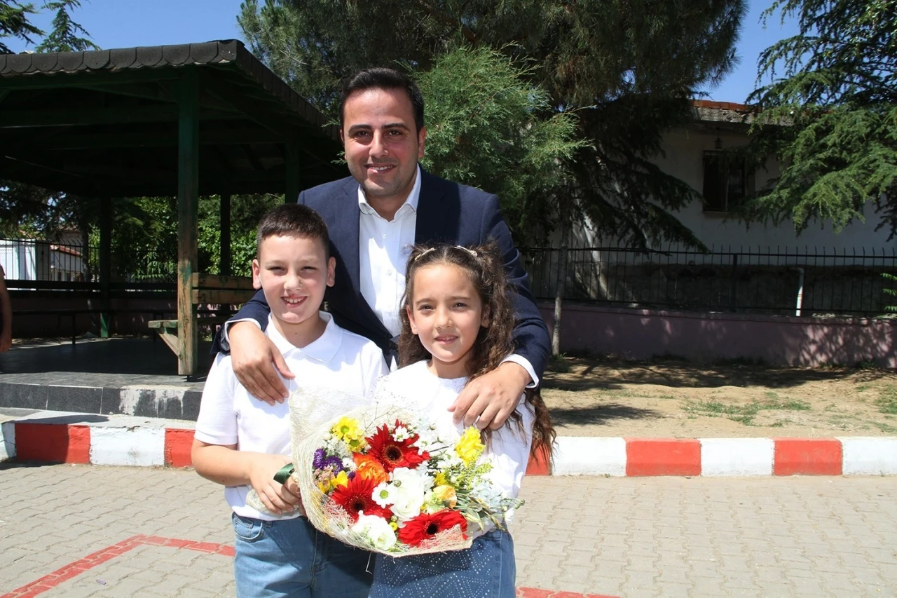 Kula&rsquo;da 5 bin 557 &ouml;ğrenci karne heyecanı yaşadı
