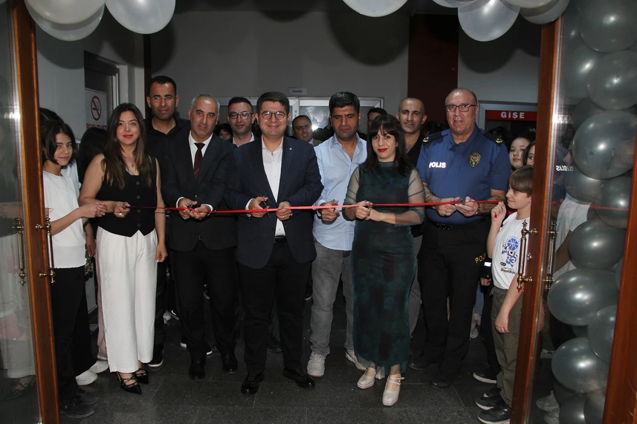 Kula’da ortaokul öğrencilerinden anlamlı sanat buluşması
