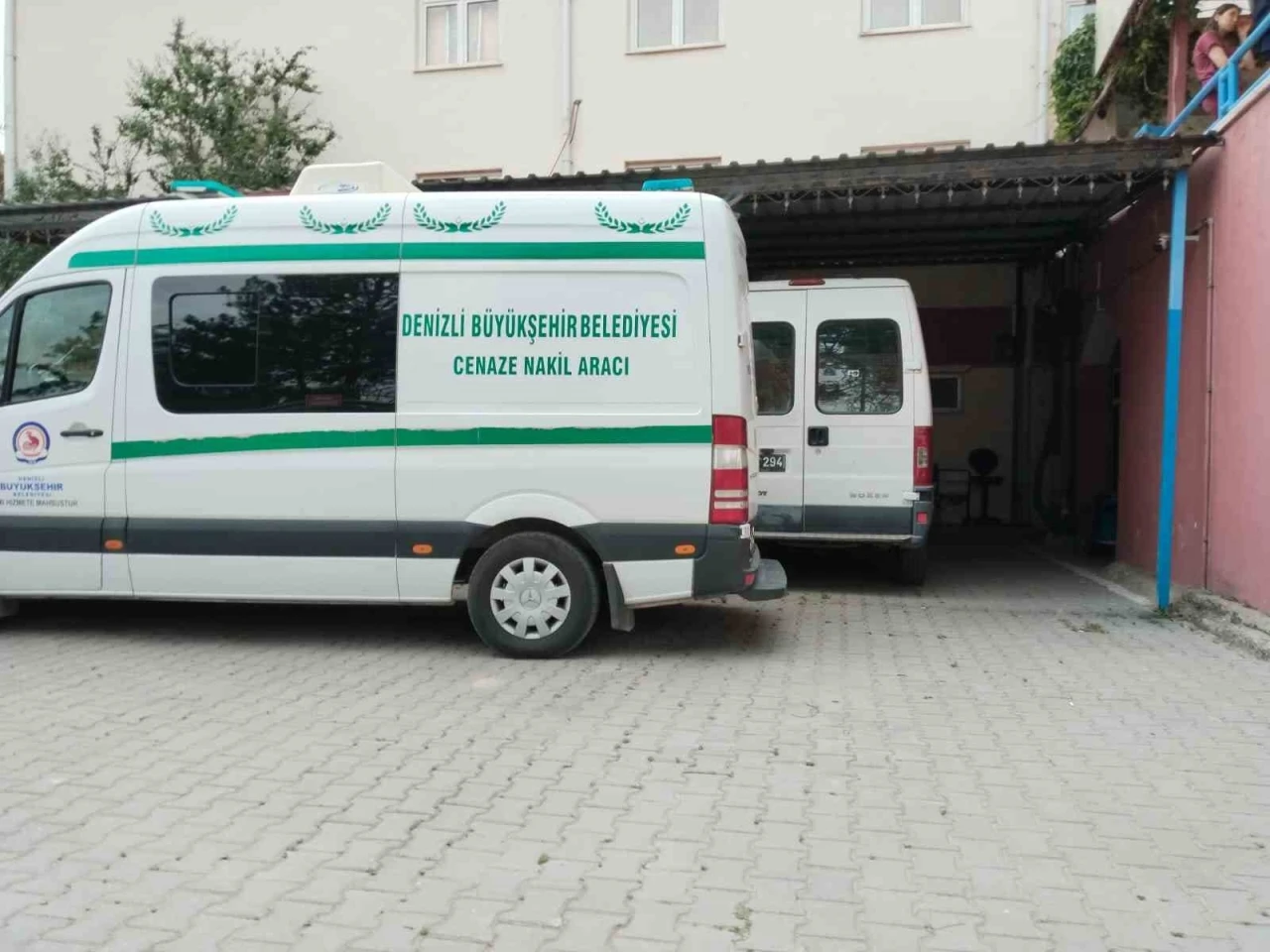 Kulakları kesilmiş halde bulunan yaşlı adamın ölüm nedeni araştırılıyor
