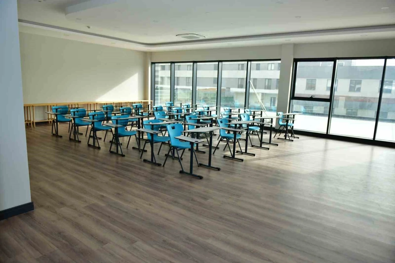 Kullanılmayan makam odası dersliğe dönüştürüldü
