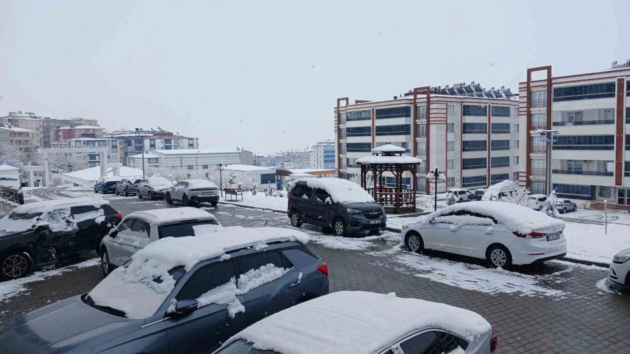 Kulp&rsquo;ta beyaz esaret devam ediyor
