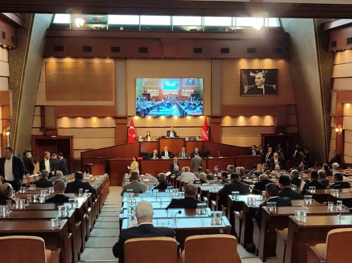 K&uuml;lt&uuml;r ve Sanat Komisyonu Başkanı Y&uuml;cel: "İBB&rsquo;nin kasasından 6.5 trilyonluk &ouml;deme yaptığınız Fatih Sultan Mehmet Han&rsquo;ın portresi nerede?&rdquo;
