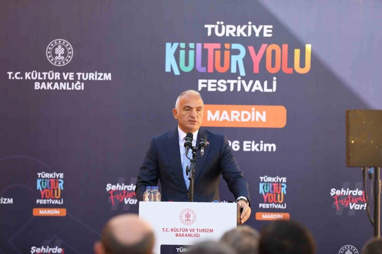 Kültür ve Turizm Bakanı Ersoy: &quot;Gelecek sene 4 ilimizi daha ekleyerek şenliklerimizi 9 şehrimizde düzenleyeceğiz&quot;
