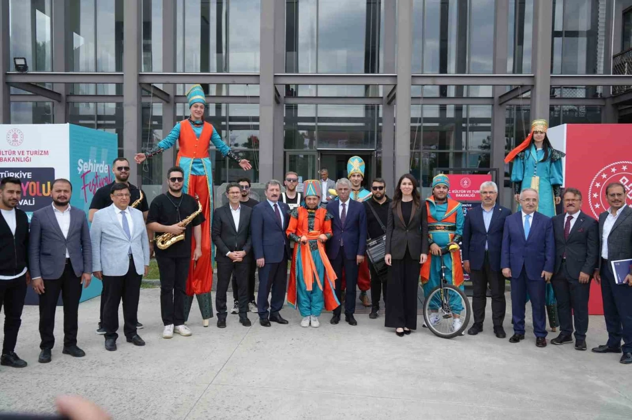 Kültür Yolu Festivali başladı: &quot;Samsun’dan dünya kültür turizmine büyük katkı&quot;
