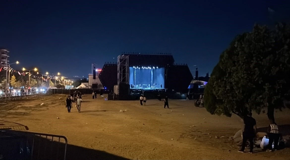 K&uuml;lt&uuml;r Yolu Festivali&rsquo;nde kan aktı: 2 yaralı
