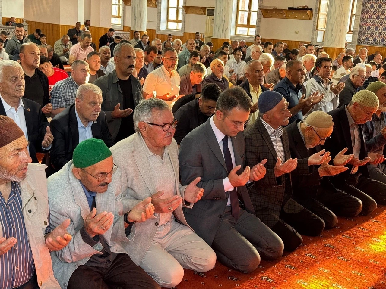 Kulu’da bayram namazında camiler doldu
