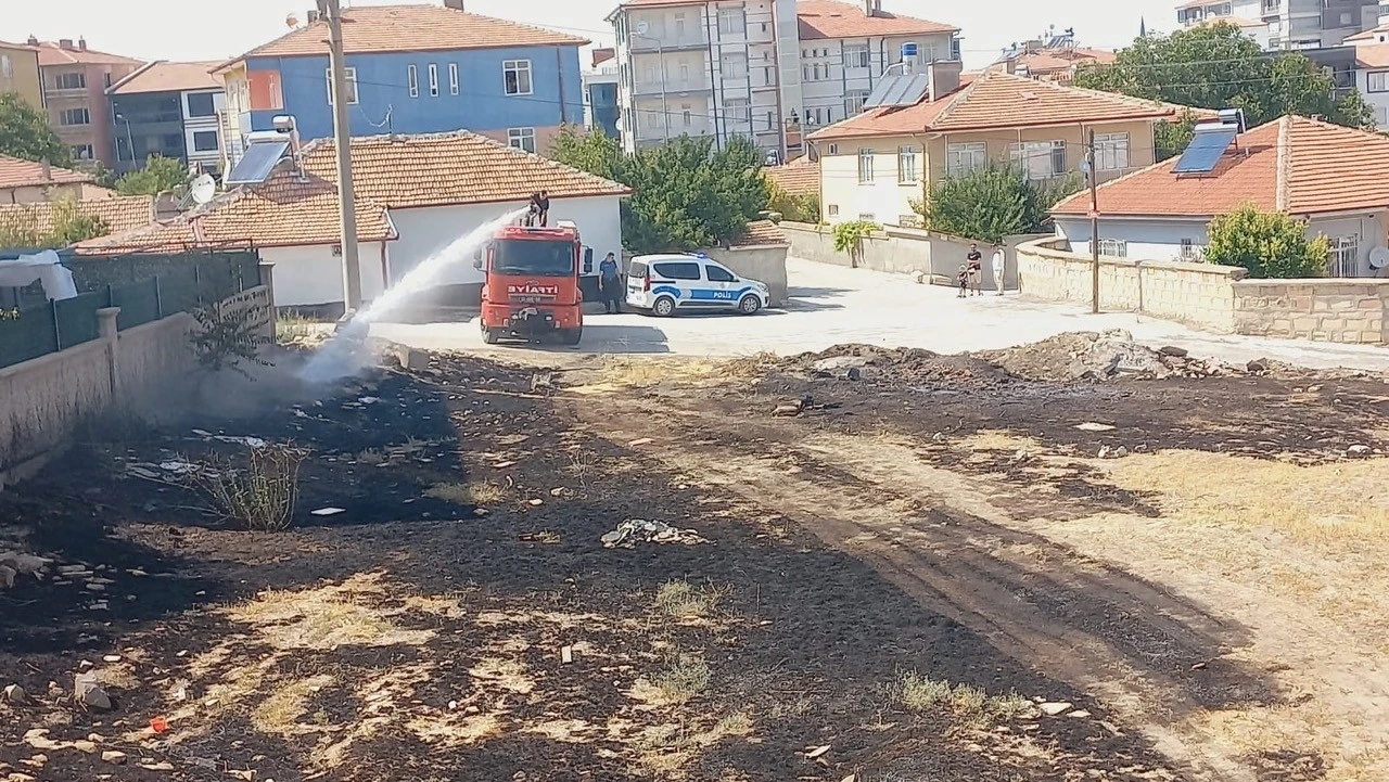 Kulu’da boş arsada yangın paniği
