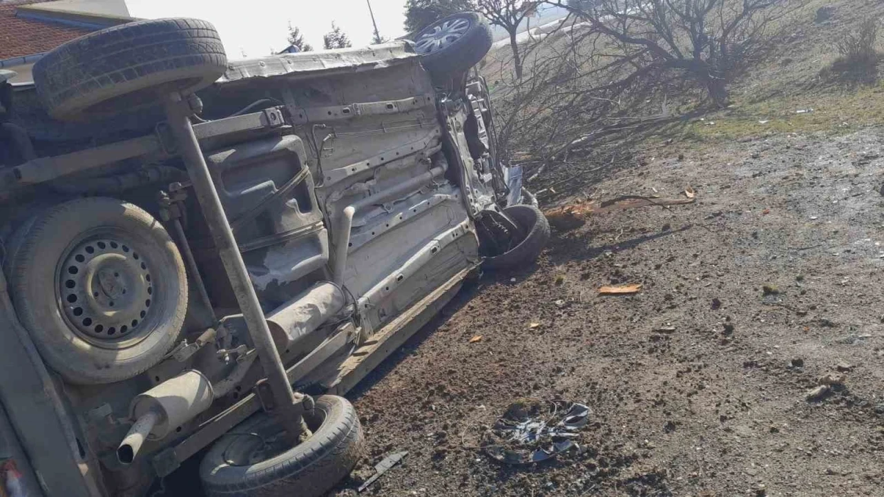 Kulu&rsquo;da kontrolden &ccedil;ıkan kamyonet devrildi
