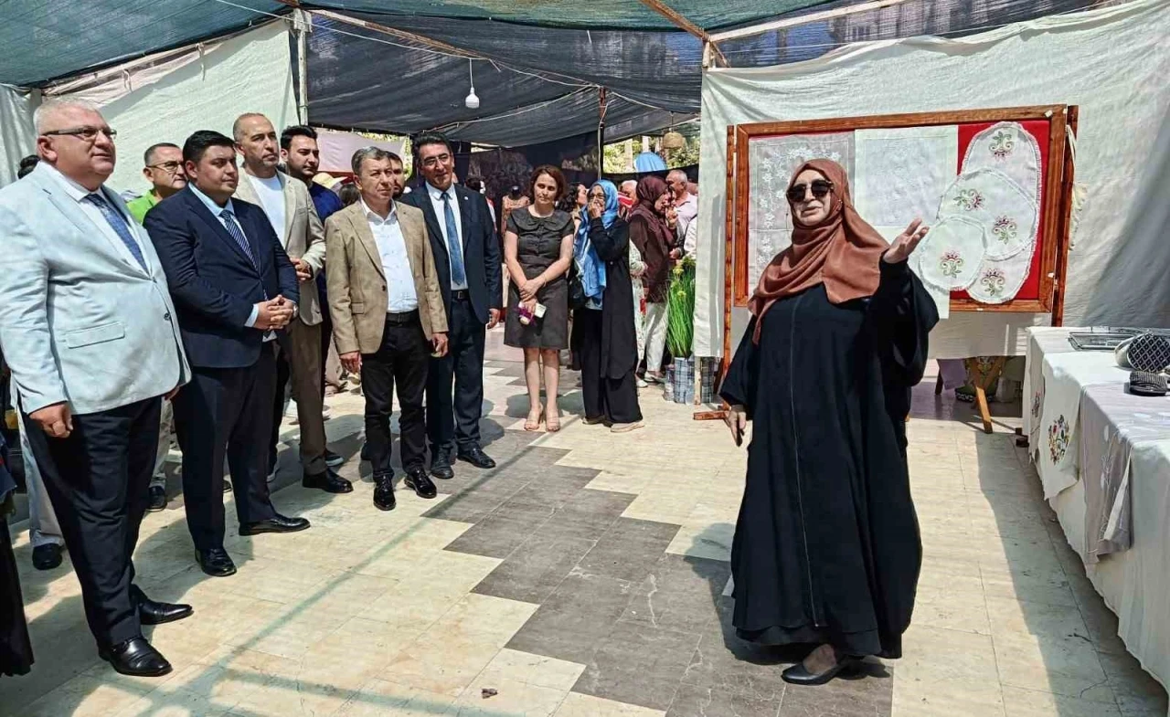 Kumluca&rsquo;da Halk Eğitim Merkezi M&uuml;d&uuml;rl&uuml;ğ&uuml; sergisi t&ouml;renle a&ccedil;ıldı
