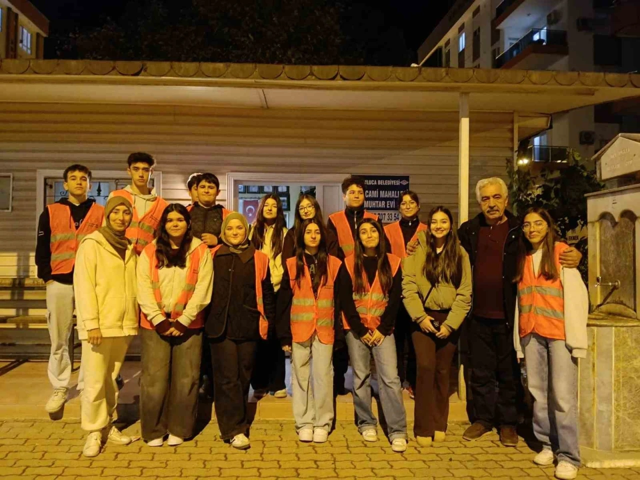 Kumluca&rsquo;da lise &ouml;ğrencileri 10 yıldır yardımlaşma duygusunu canlı tutuyor
